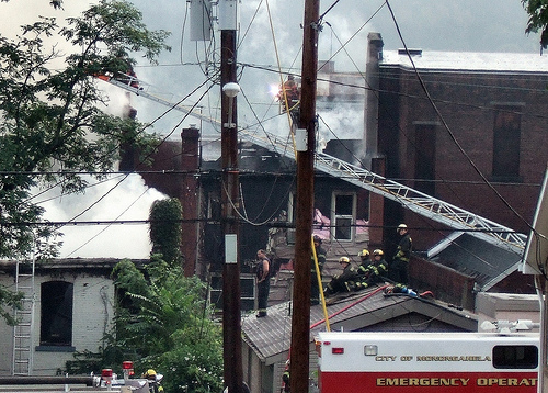 New Eagle ladder truck aerial 20 - 30 minutes before collapse.
